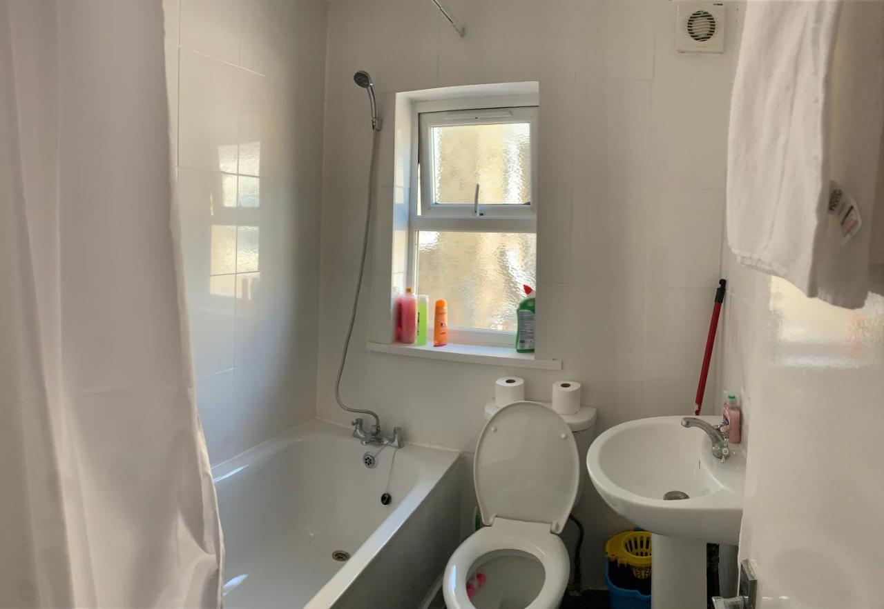 Beautiful Hoe Street First Floor One Bedroom Apartment B Walthamstow لندن المظهر الخارجي الصورة