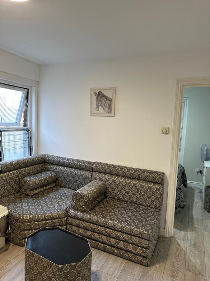 Beautiful Hoe Street First Floor One Bedroom Apartment B Walthamstow لندن المظهر الخارجي الصورة